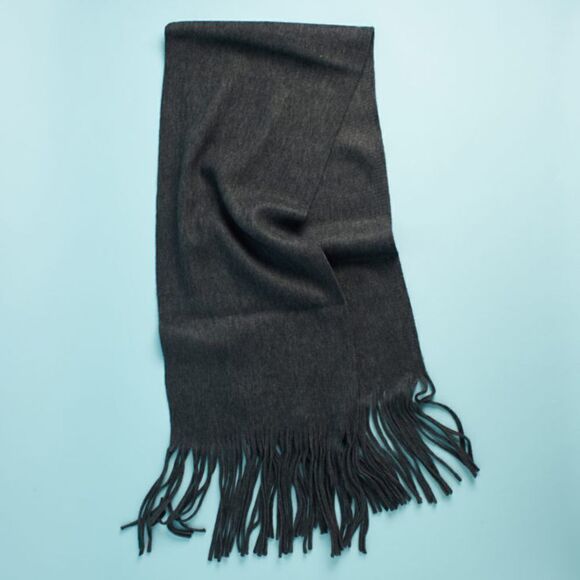 4 For $50 🎃 Lucky Brand NWT Gray Oversized Fringe Scarf - Picture 3 of 6